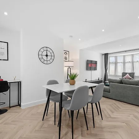 Entire Modern & Spacious 3Bdr Home In Manchester Right Next To Coop Live & Ethiad Exterior photo