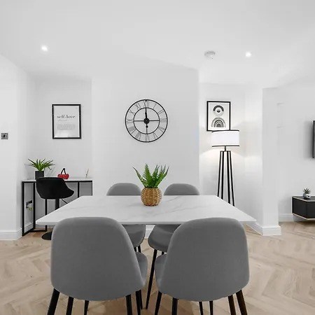 Entire Modern & Spacious 3Bdr Home In Manchester Right Next To Coop Live & Ethiad Exterior photo