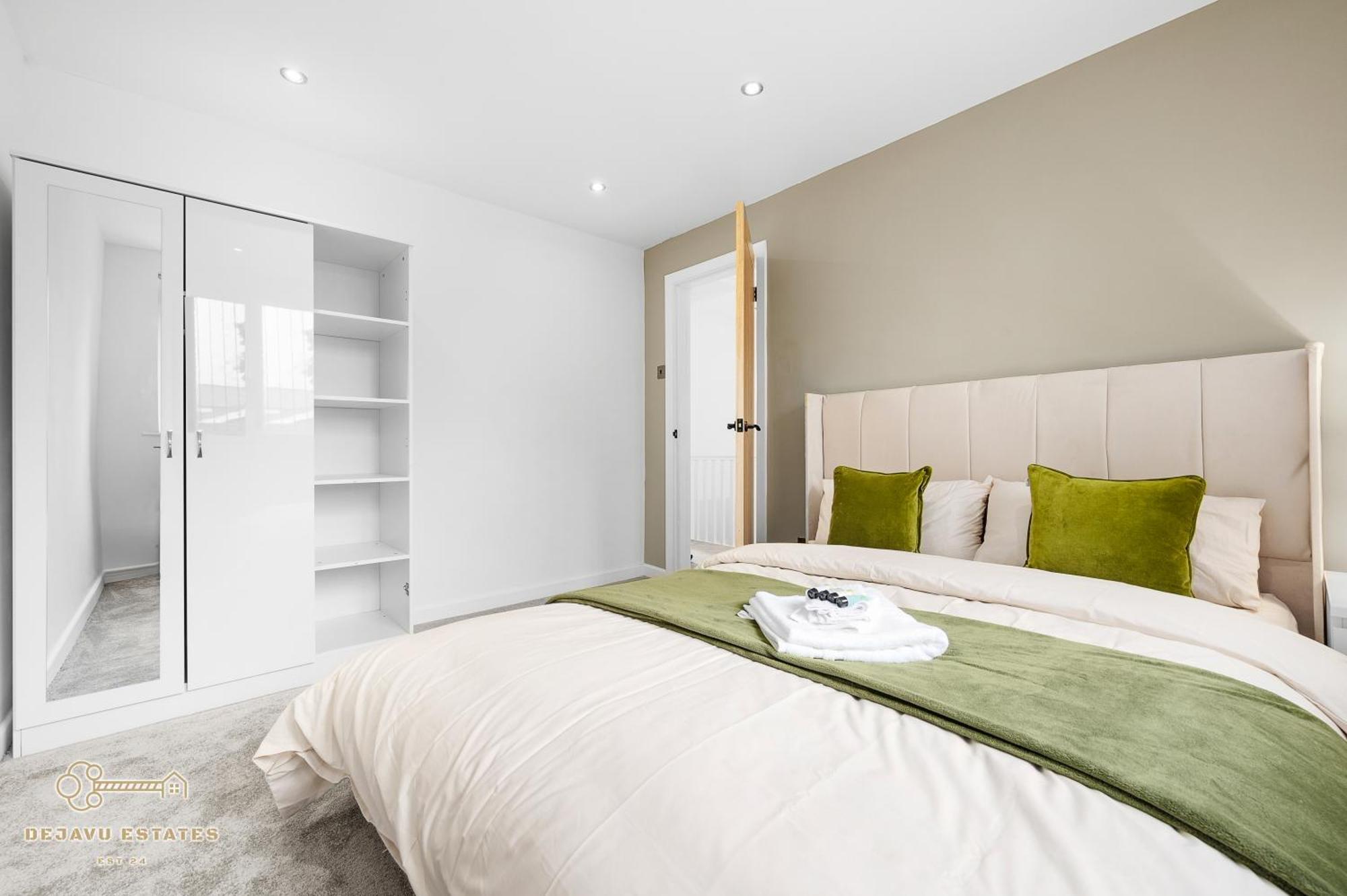 Entire Modern & Spacious 3bdr In Right Next To Coop Live & Ethiad * Манчестер