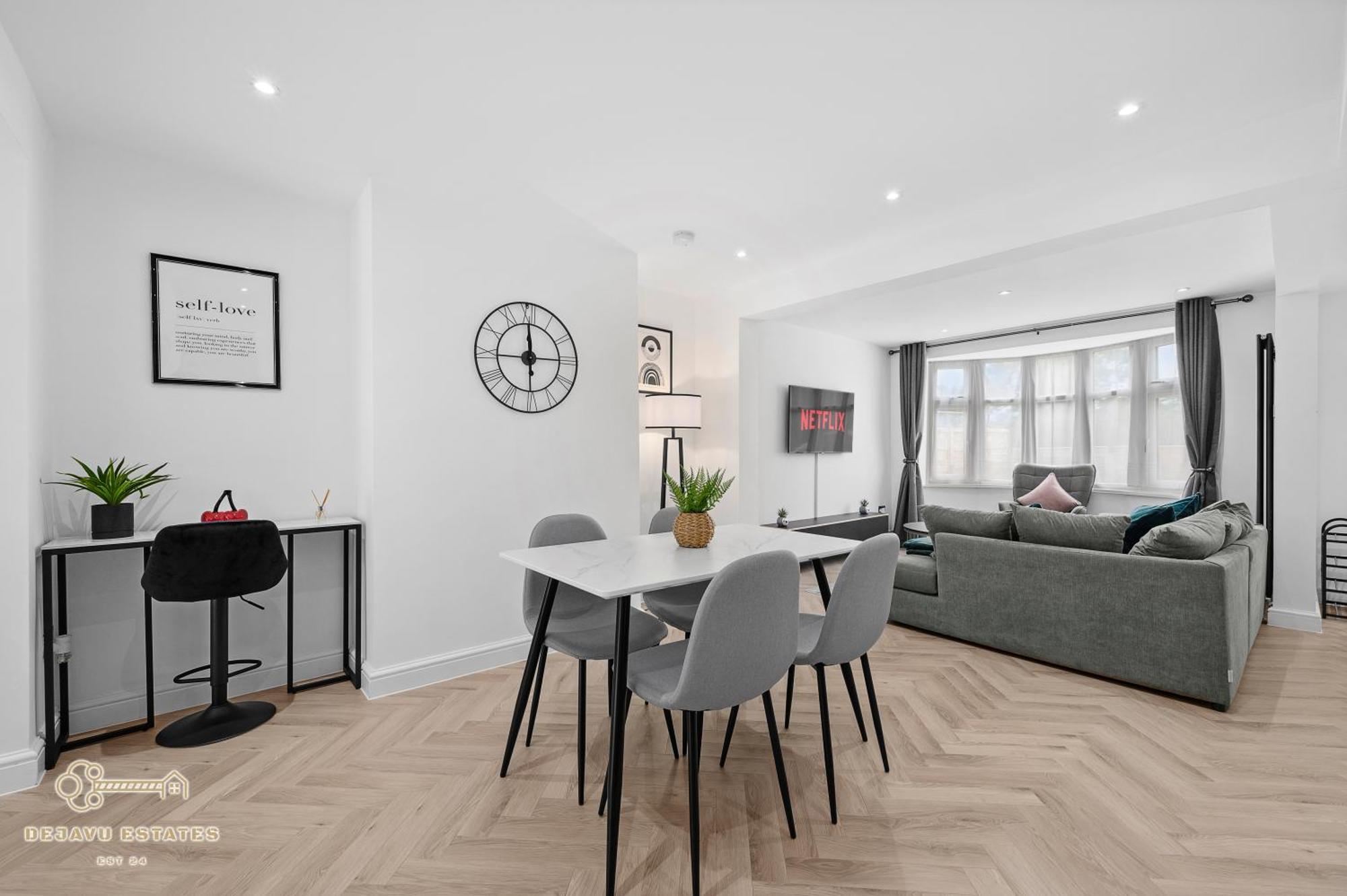 Entire Modern & Spacious 3bdr In Right Next To Coop Live & Ethiad Манчестер