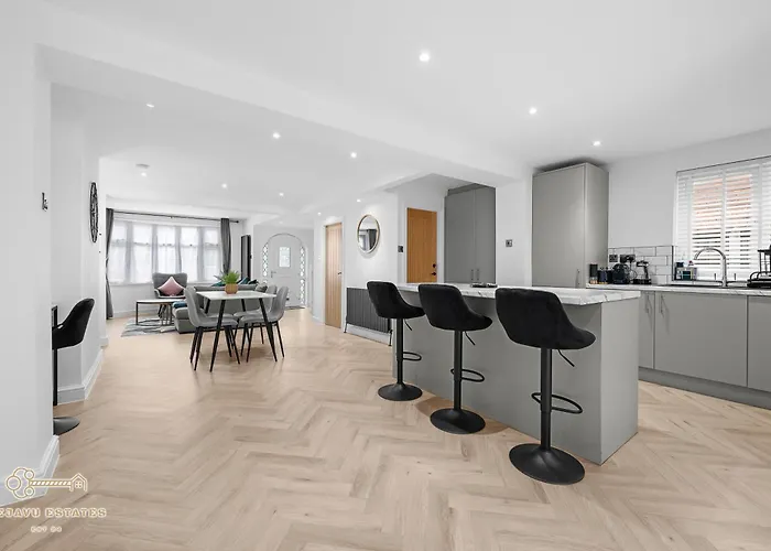 Entire Modern & Spacious 3Bdr Home In Manchester Right Next To Coop Live & Ethiad