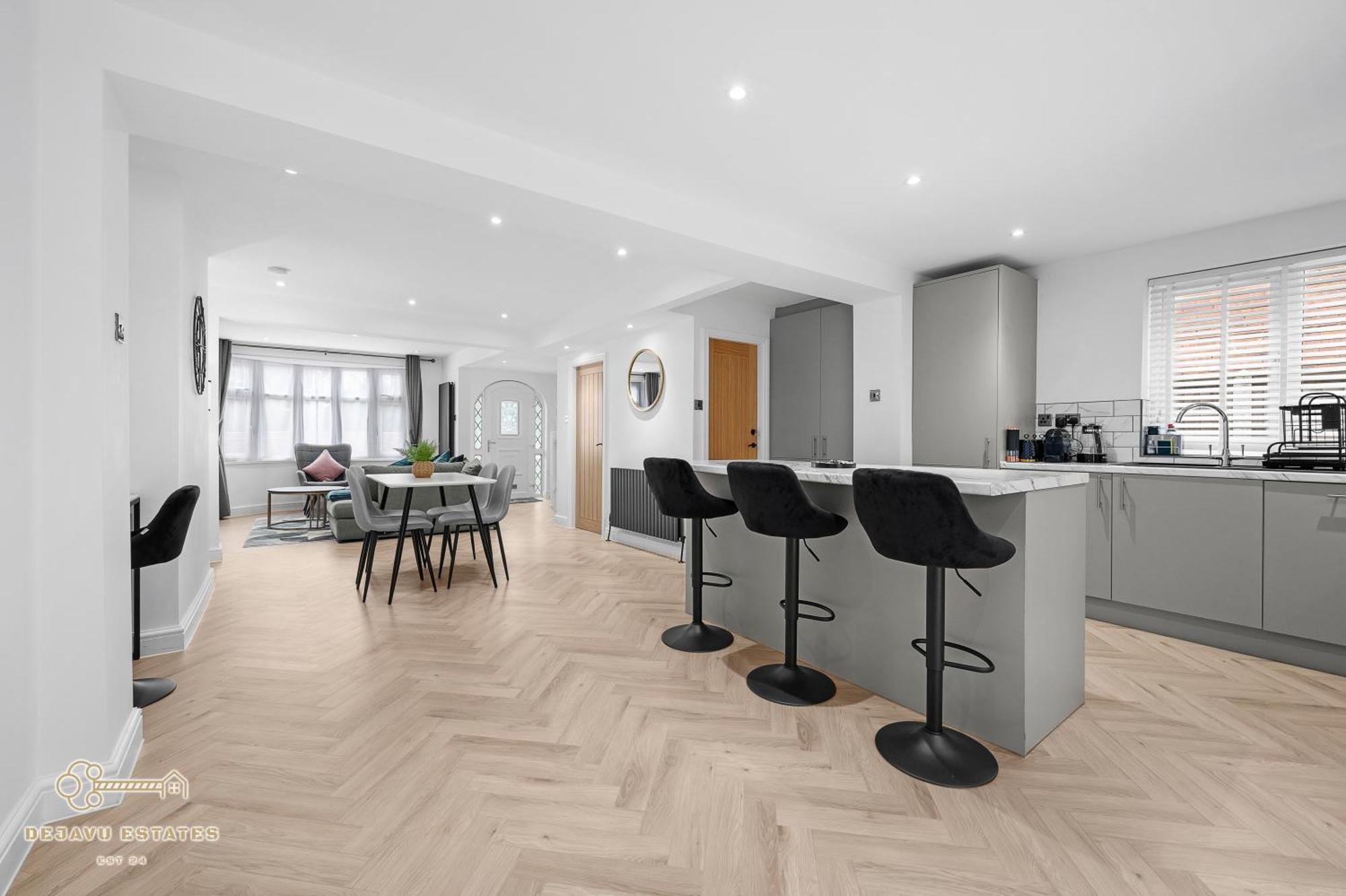 Holiday home Entire Modern & Spacious 3bdr In Right Next To Coop Live & Ethiad